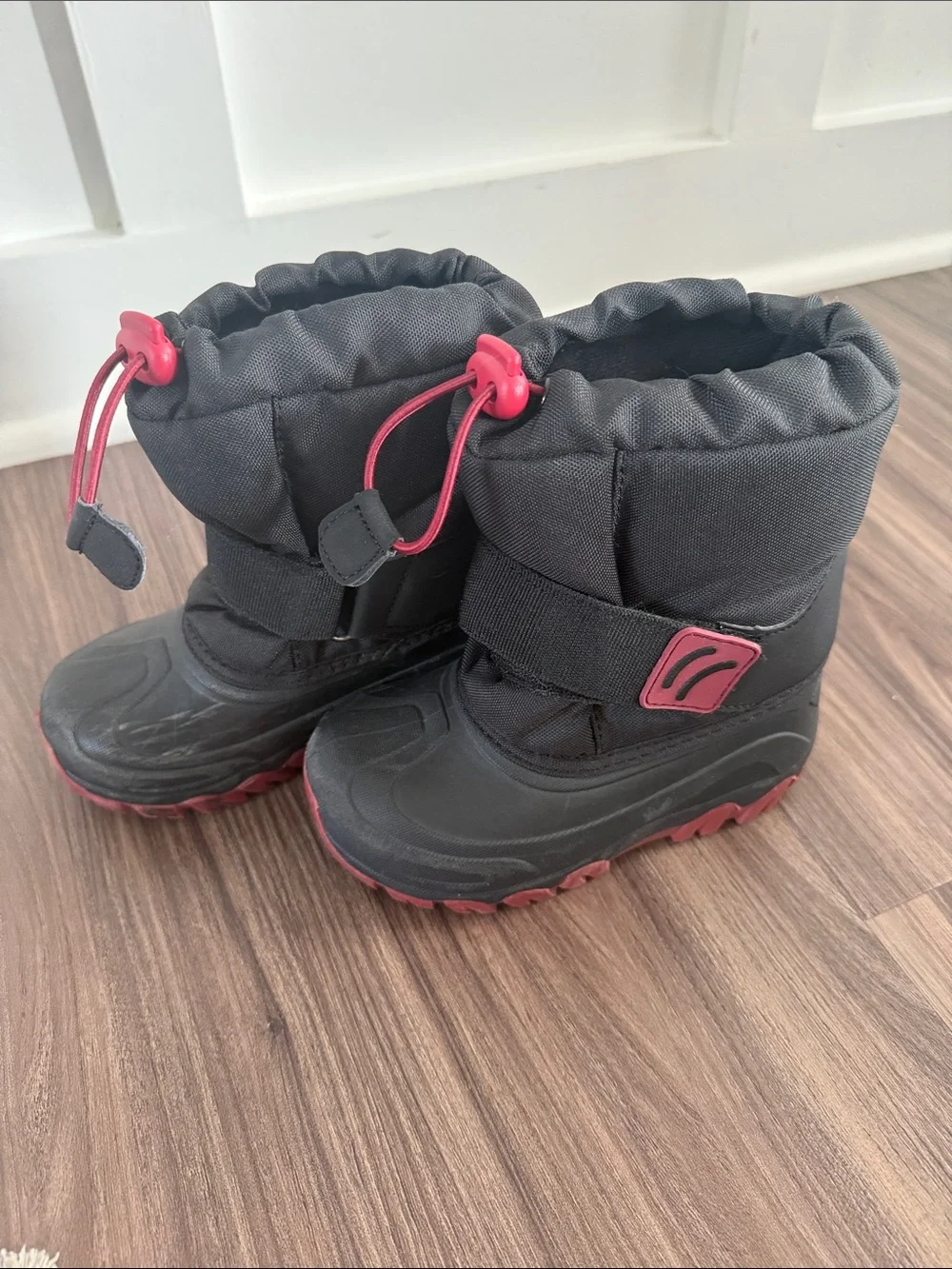 Kids Thermolite L (9/10) Black Winter Boots with red Accents